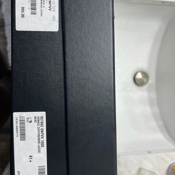 100% AUTHENTIC YSL SAINT LAURENT OPYUM SANDALS
SZ 41.5
FINAL PRICE: $990 - Picture 9 of 9